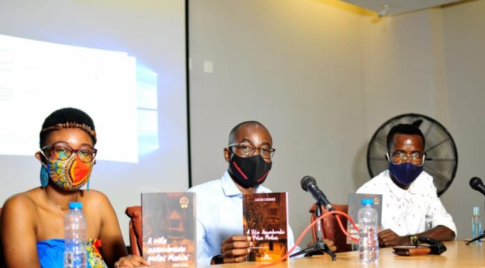 O escritor angolano lança obra literária que retrata a cultura de seu povo
