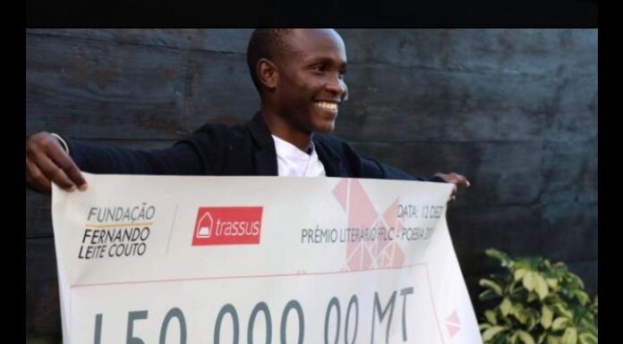 ESCRITOR MOÇAMBICANO DÁ VIDA À SUA PRIMEIRA OBRA LITERÁRIA.