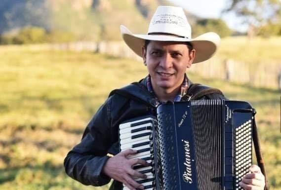 NILO ROCHA: O MENINO DO INTERIOR QUE VEM ENCANTANDO O MUNDO