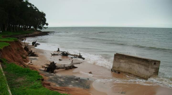 Erosão em varela causada pelas mudanças climáticas.