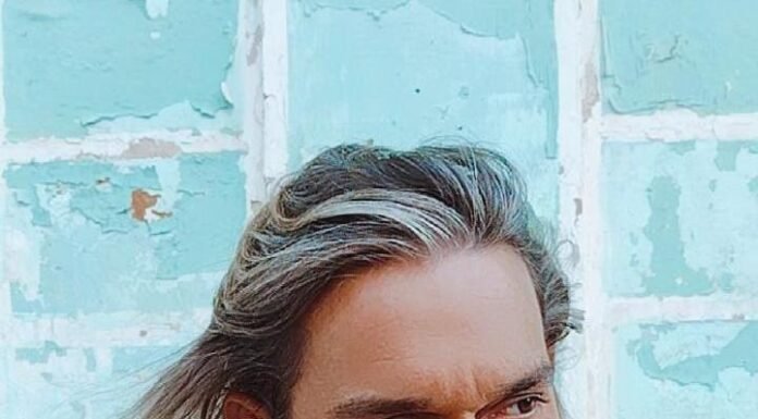 O cantor Rubem Garcia (Urso da Montanha) lança seu EP no show “Quinta do Rezo” na Casa da Felicidade, dia 26/05.