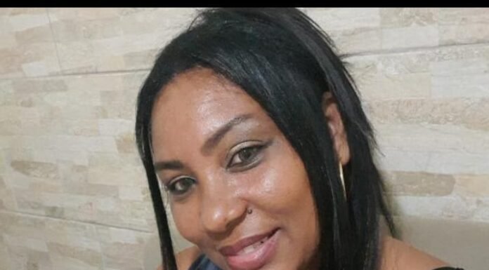 Cantora Santamarense Danny Assis vem com tudo com seu Arrocha repaginado. Vem ver!