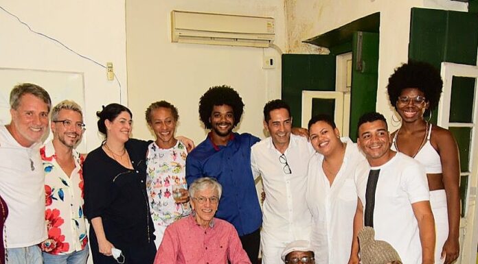 Caetano Veloso pede de presente de aniversário contribuição para a TV Pelourinho