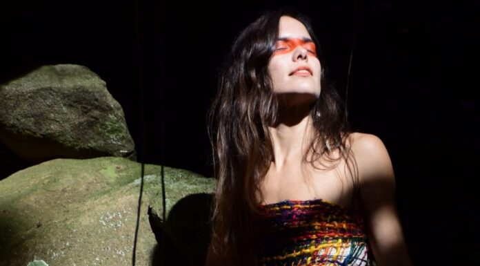 A cantora Carmem Sarvá lançará seu primeiro trabalho autoral “Elementos da Natureza” no dia 03/09. Confira!