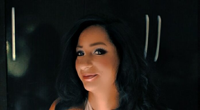 A jornalista Zenaide dos Santos SA vem com tudo! Confira!