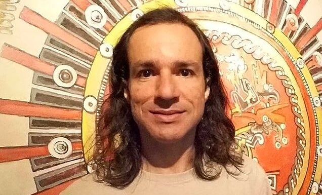 O terapeuta Caminho do Amor celebra seu aniversário sob a lua cheia no “O Amor Conecta”