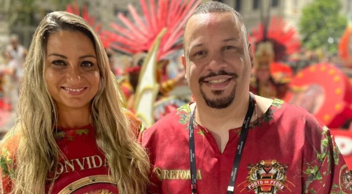 Luzia Moraes ao lado de Diego Araújo da Diretoria da Porto da Pedra, pouco antes de desfilar na Sapucaí